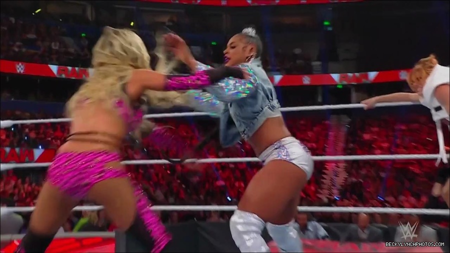 WWE_Monday_Night_RAW_2022_07_18_720p_HDTV_x264-Star_mkv_000866370.jpg