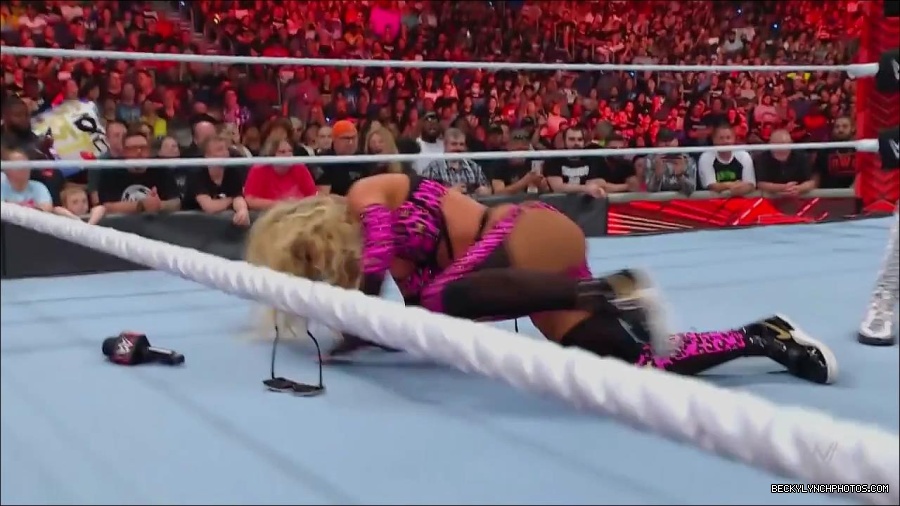 WWE_Monday_Night_RAW_2022_07_18_720p_HDTV_x264-Star_mkv_000867970.jpg
