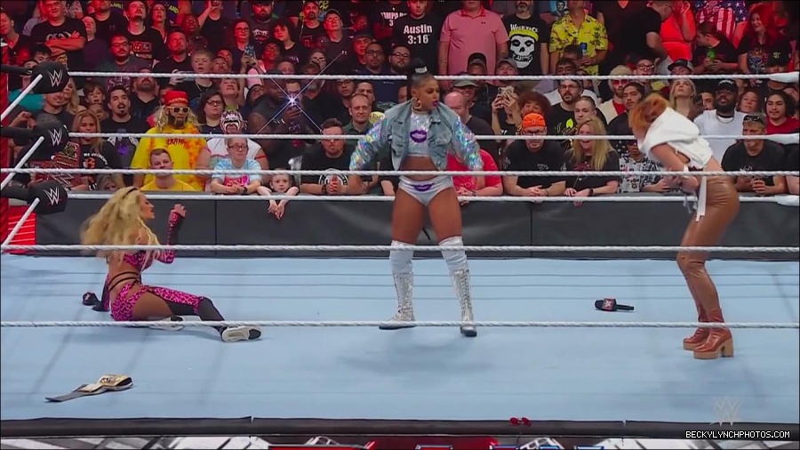 WWE_Monday_Night_RAW_2022_07_18_720p_HDTV_x264-Star_mkv_000869170.jpg