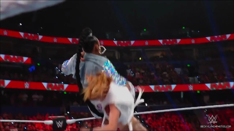 WWE_Monday_Night_RAW_2022_07_18_720p_HDTV_x264-Star_mkv_000871170.jpg