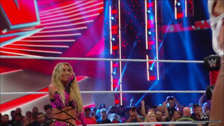 WWE_Monday_Night_RAW_2022_07_18_720p_HDTV_x264-Star_mkv_000874770.jpg