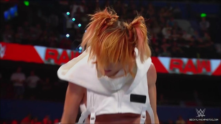 WWE_Monday_Night_RAW_2022_07_18_720p_HDTV_x264-Star_mkv_000878370.jpg