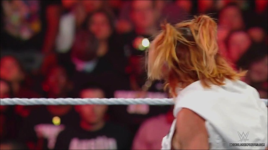 WWE_Monday_Night_RAW_2022_07_18_720p_HDTV_x264-Star_mkv_000881170.jpg