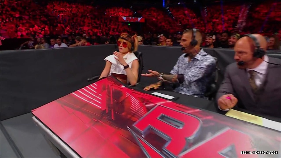 WWE_Monday_Night_RAW_2022_07_18_720p_HDTV_x264-Star_mkv_000931970.jpg