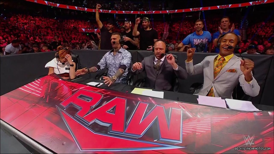 WWE_Monday_Night_RAW_2022_07_18_720p_HDTV_x264-Star_mkv_001213210.jpg