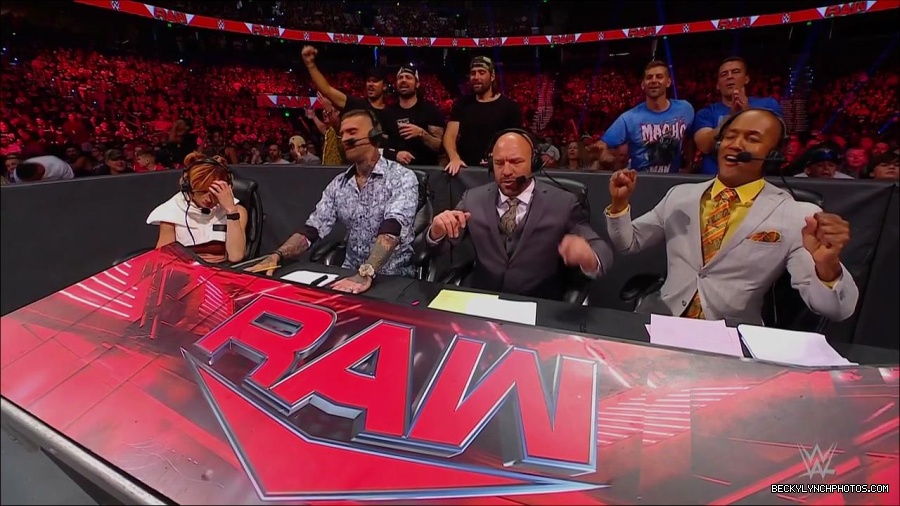 WWE_Monday_Night_RAW_2022_07_18_720p_HDTV_x264-Star_mkv_001213610.jpg