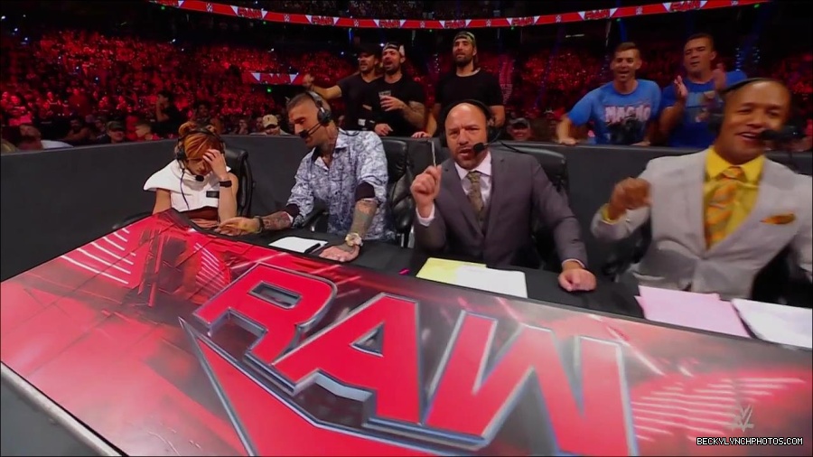 WWE_Monday_Night_RAW_2022_07_18_720p_HDTV_x264-Star_mkv_001214410.jpg