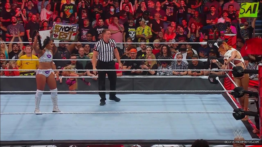 WWE_Monday_Night_RAW_2022_07_18_720p_HDTV_x264-Star_mkv_001371610.jpg