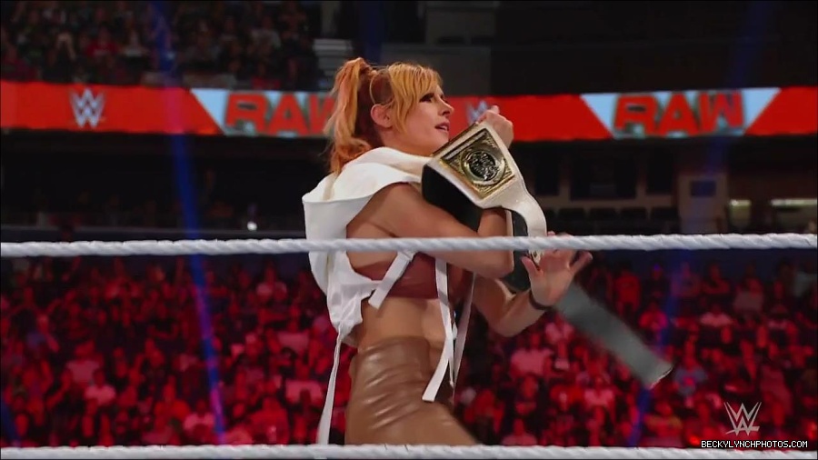 WWE_Monday_Night_RAW_2022_07_18_720p_HDTV_x264-Star_mkv_001378410.jpg