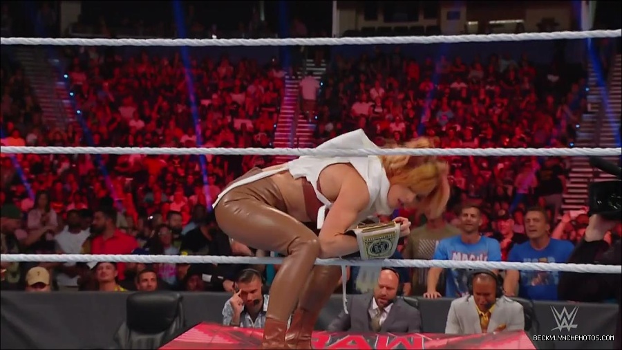 WWE_Monday_Night_RAW_2022_07_18_720p_HDTV_x264-Star_mkv_001379610.jpg