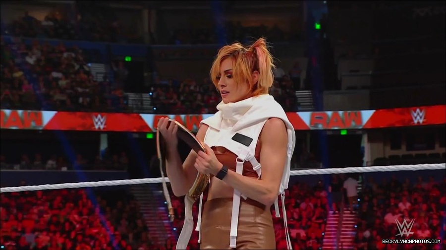WWE_Monday_Night_RAW_2022_07_18_720p_HDTV_x264-Star_mkv_001383610.jpg