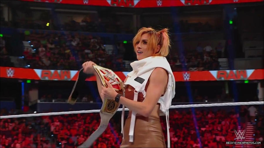 WWE_Monday_Night_RAW_2022_07_18_720p_HDTV_x264-Star_mkv_001384410.jpg