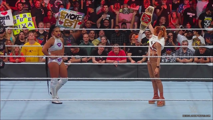 WWE_Monday_Night_RAW_2022_07_18_720p_HDTV_x264-Star_mkv_001386410.jpg