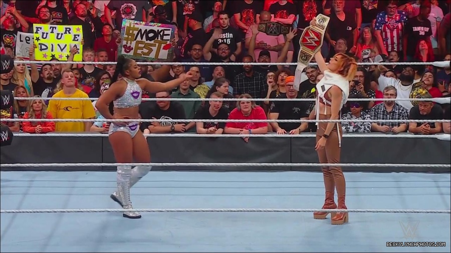 WWE_Monday_Night_RAW_2022_07_18_720p_HDTV_x264-Star_mkv_001387610.jpg