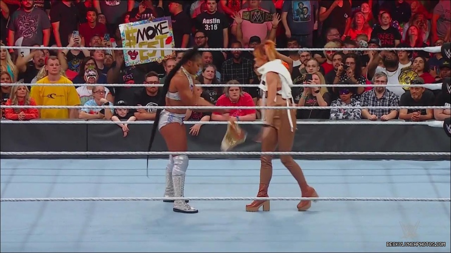WWE_Monday_Night_RAW_2022_07_18_720p_HDTV_x264-Star_mkv_001394010.jpg