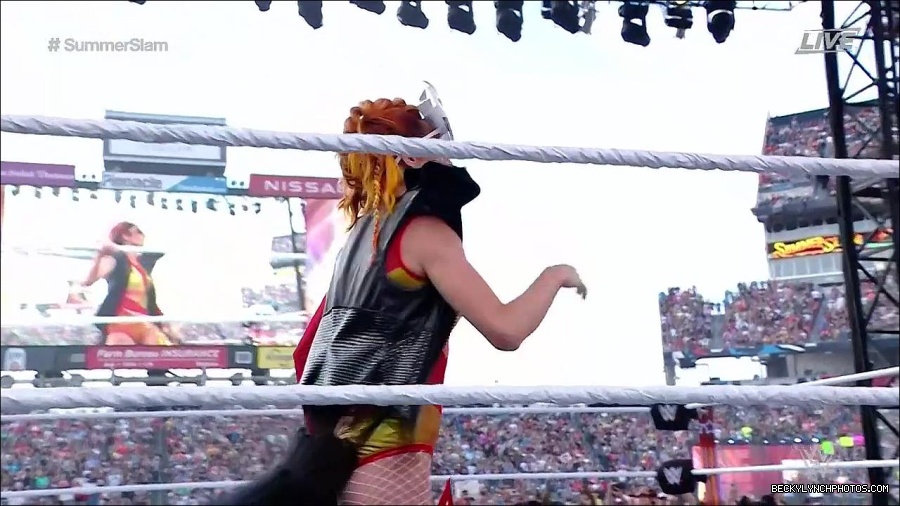 WWE_SummerSlam_2022_720p_WEB_h264-HEEL_mp4_000356487.jpg