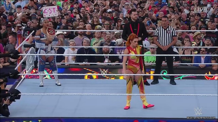 WWE_SummerSlam_2022_720p_WEB_h264-HEEL_mp4_000484887.jpg