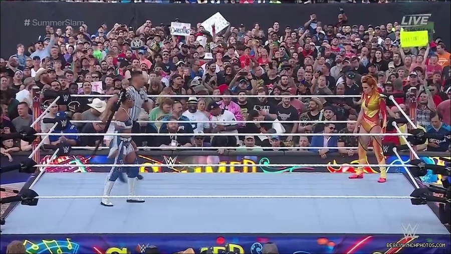 WWE_SummerSlam_2022_720p_WEB_h264-HEEL_mp4_000528887.jpg