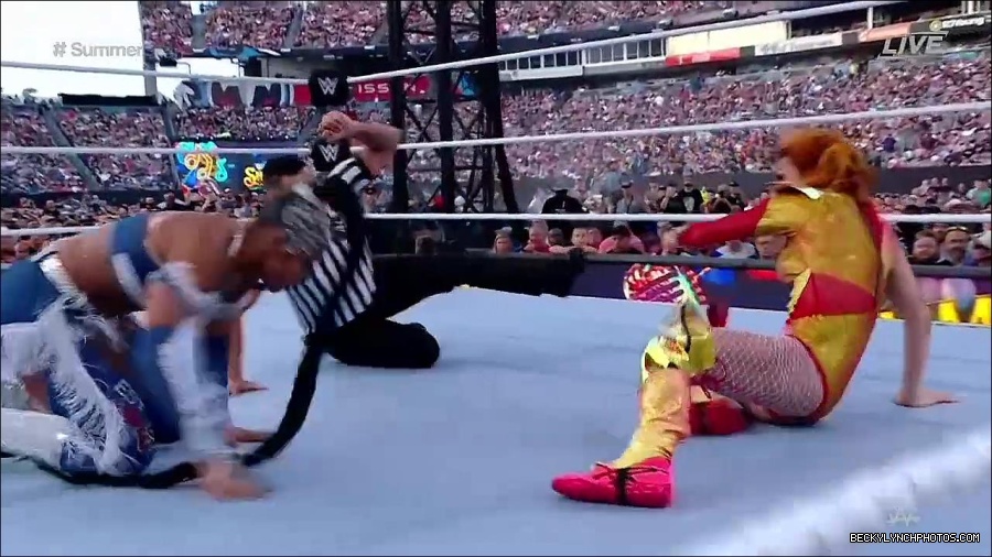 WWE_SummerSlam_2022_720p_WEB_h264-HEEL_mp4_000606654.jpg