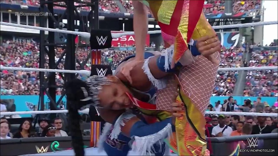 WWE_SummerSlam_2022_720p_WEB_h264-HEEL_mp4_000646654.jpg