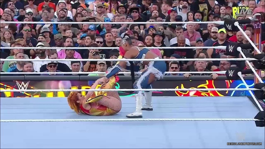 WWE_SummerSlam_2022_720p_WEB_h264-HEEL_mp4_000689054.jpg