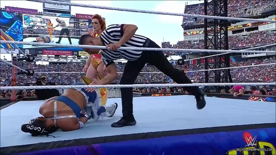 WWE_SummerSlam_2022_720p_WEB_h264-HEEL_mp4_000700254.jpg