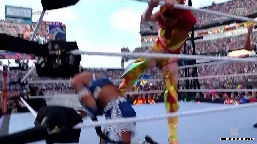 WWE_SummerSlam_2022_720p_WEB_h264-HEEL_mp4_000704654.jpg