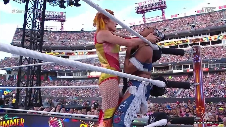 WWE_SummerSlam_2022_720p_WEB_h264-HEEL_mp4_000819854.jpg
