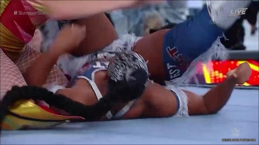 WWE_SummerSlam_2022_720p_WEB_h264-HEEL_mp4_000852854.jpg