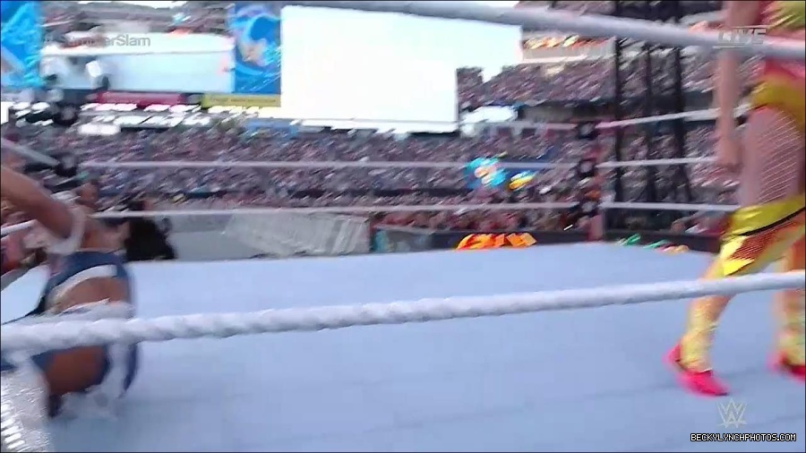 WWE_SummerSlam_2022_720p_WEB_h264-HEEL_mp4_000879654.jpg