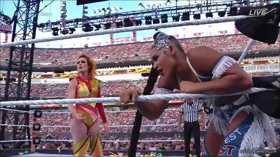 WWE_SummerSlam_2022_720p_WEB_h264-HEEL_mp4_000891654.jpg