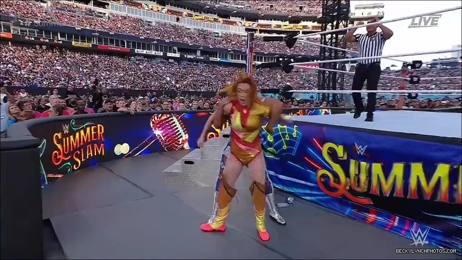 WWE_SummerSlam_2022_720p_WEB_h264-HEEL_mp4_000998054.jpg