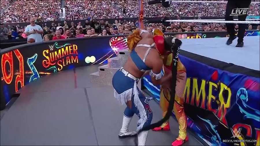 WWE_SummerSlam_2022_720p_WEB_h264-HEEL_mp4_001010454.jpg