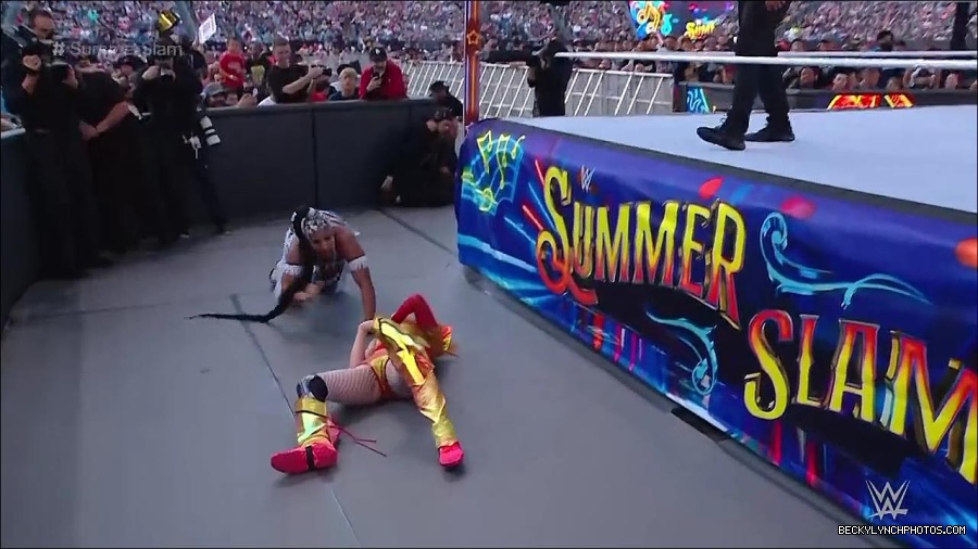 WWE_SummerSlam_2022_720p_WEB_h264-HEEL_mp4_001037654.jpg