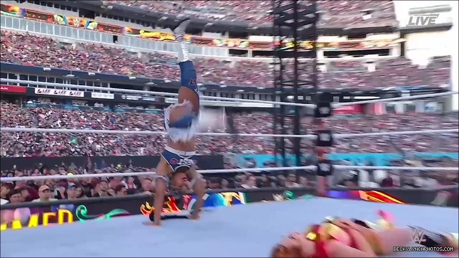 WWE_SummerSlam_2022_720p_WEB_h264-HEEL_mp4_001050054.jpg