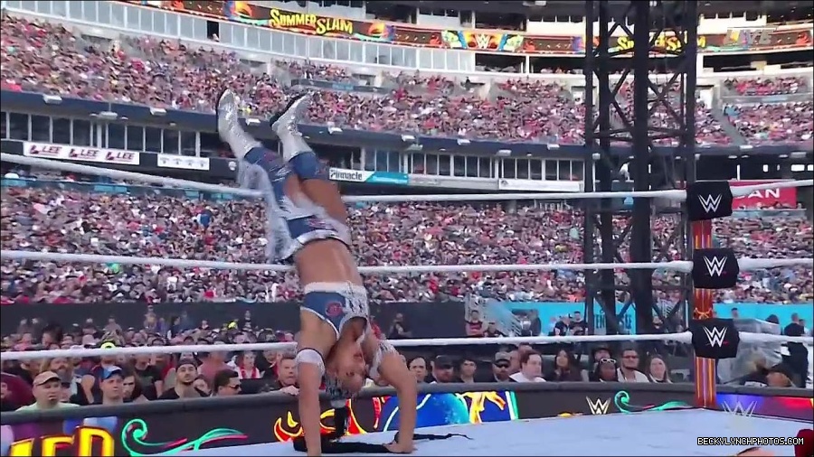 WWE_SummerSlam_2022_720p_WEB_h264-HEEL_mp4_001050454.jpg