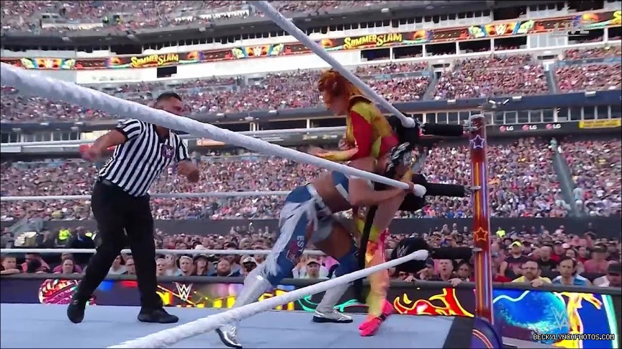 WWE_SummerSlam_2022_720p_WEB_h264-HEEL_mp4_001080454.jpg
