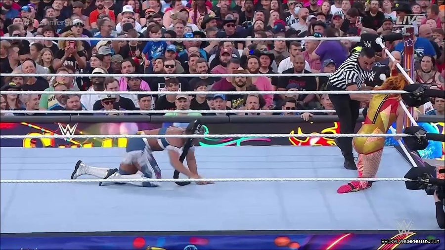 WWE_SummerSlam_2022_720p_WEB_h264-HEEL_mp4_001192120.jpg