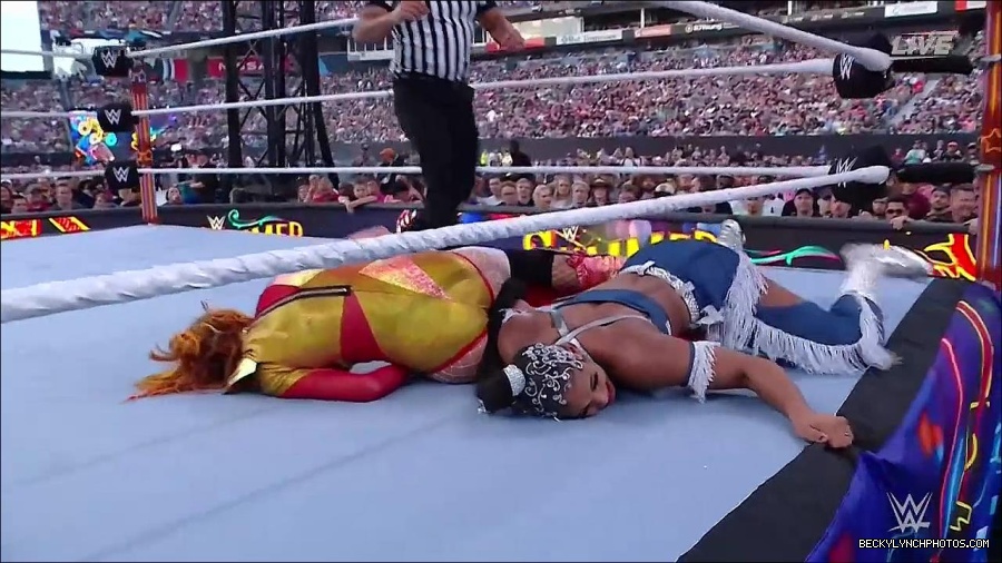 WWE_SummerSlam_2022_720p_WEB_h264-HEEL_mp4_001221720.jpg