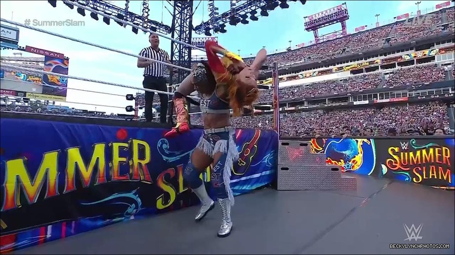 WWE_SummerSlam_2022_720p_WEB_h264-HEEL_mp4_001232120.jpg