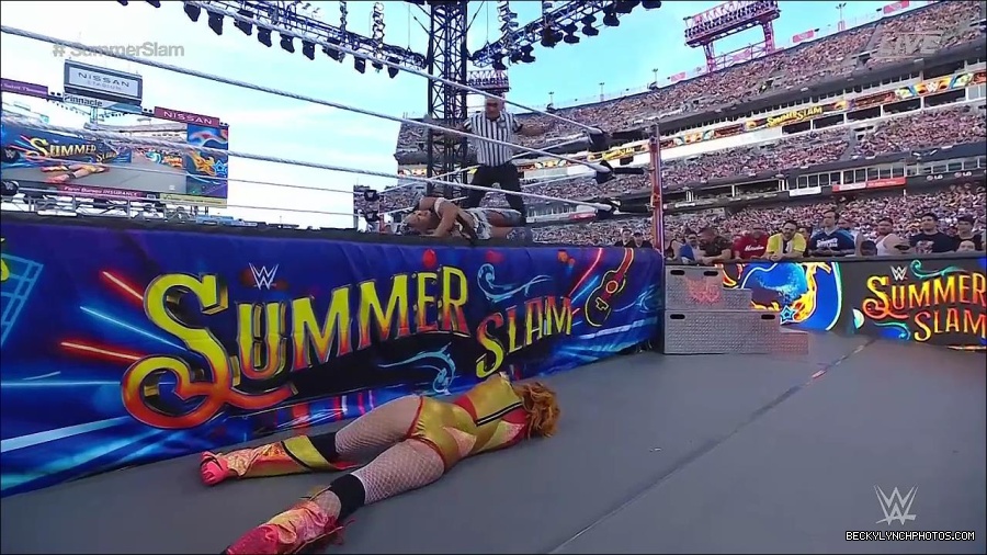 WWE_SummerSlam_2022_720p_WEB_h264-HEEL_mp4_001254520.jpg