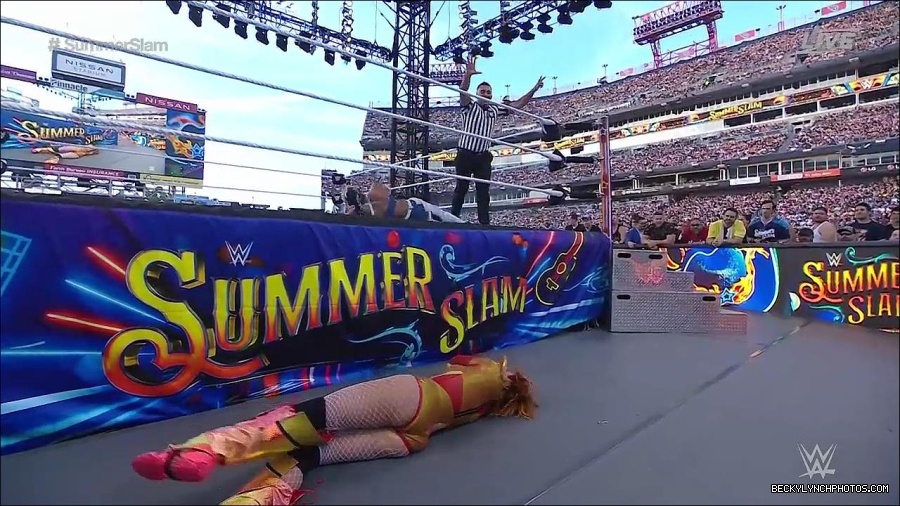 WWE_SummerSlam_2022_720p_WEB_h264-HEEL_mp4_001255320.jpg