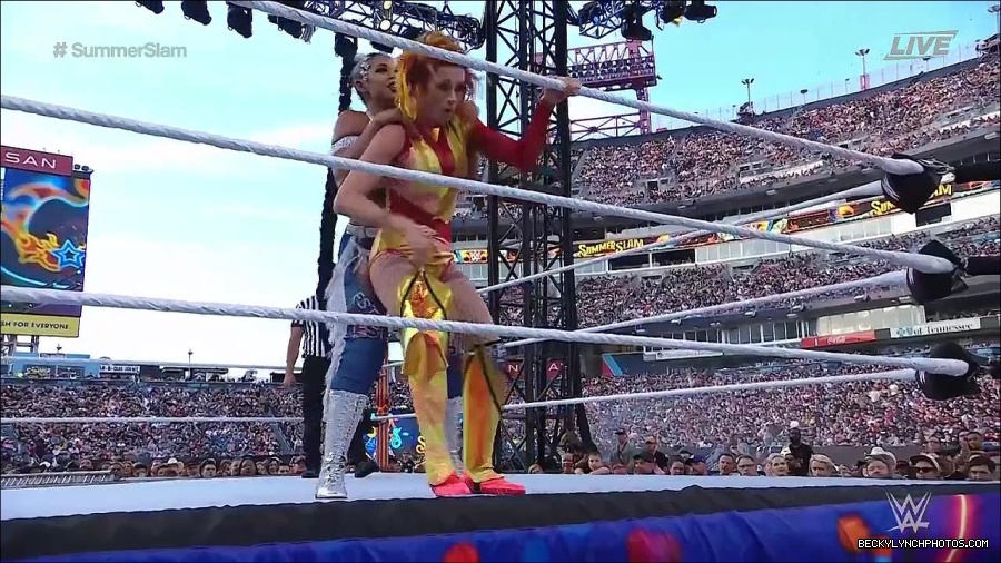 WWE_SummerSlam_2022_720p_WEB_h264-HEEL_mp4_001286520.jpg