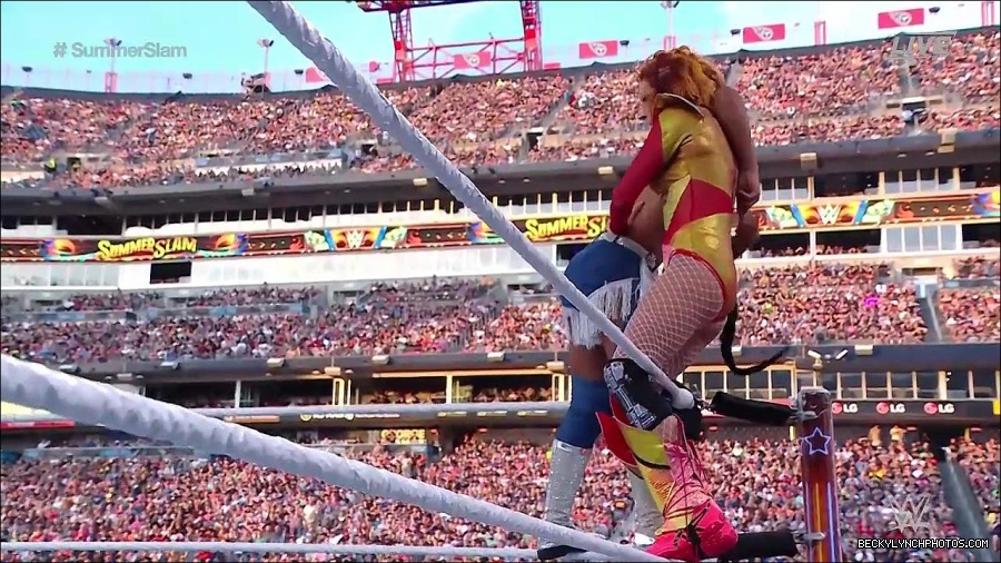 WWE_SummerSlam_2022_720p_WEB_h264-HEEL_mp4_001419720.jpg