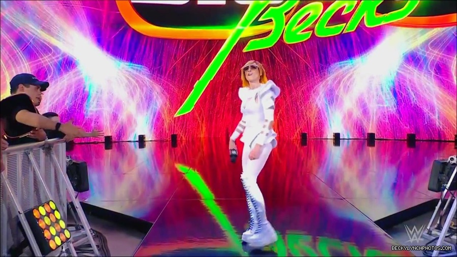 WWE_Monday_Night_RAW_2022_07_25_720p_HDTV_x264-Star_mkv_004379050.jpg