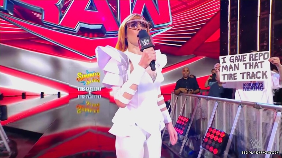 WWE_Monday_Night_RAW_2022_07_25_720p_HDTV_x264-Star_mkv_004385450.jpg