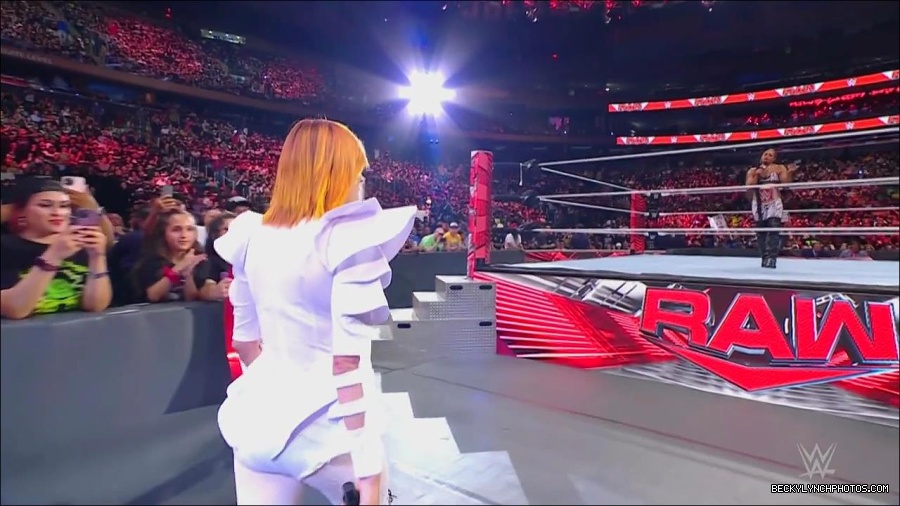 WWE_Monday_Night_RAW_2022_07_25_720p_HDTV_x264-Star_mkv_004392250.jpg