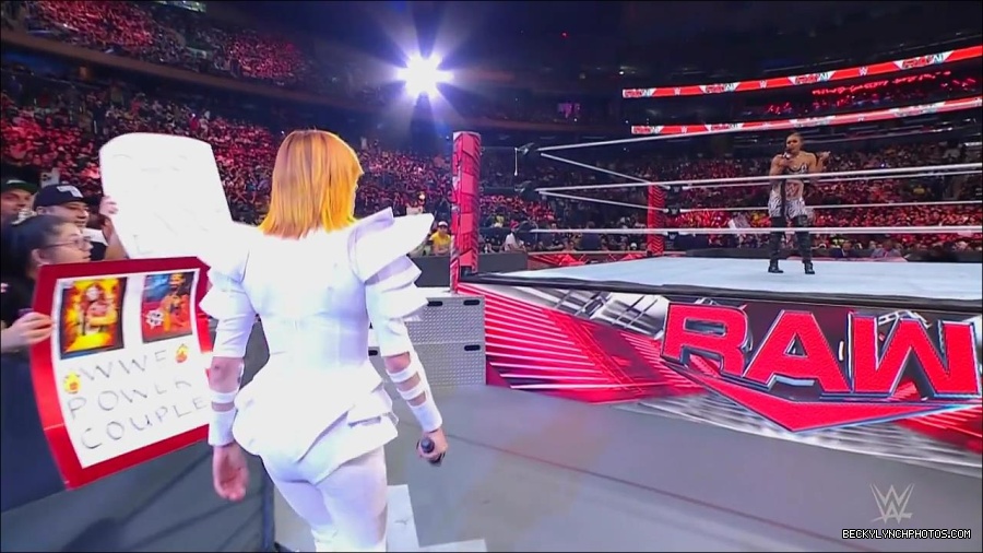 WWE_Monday_Night_RAW_2022_07_25_720p_HDTV_x264-Star_mkv_004393050.jpg