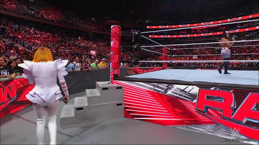 WWE_Monday_Night_RAW_2022_07_25_720p_HDTV_x264-Star_mkv_004395450.jpg