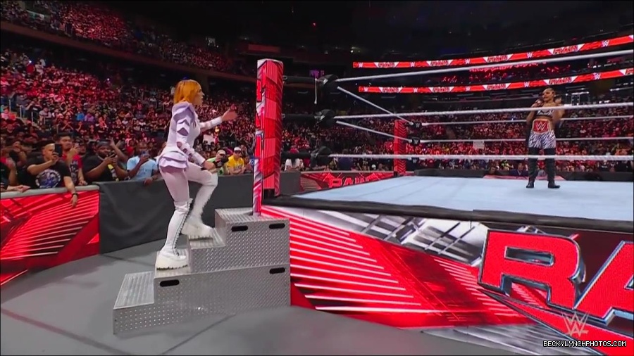 WWE_Monday_Night_RAW_2022_07_25_720p_HDTV_x264-Star_mkv_004397050.jpg